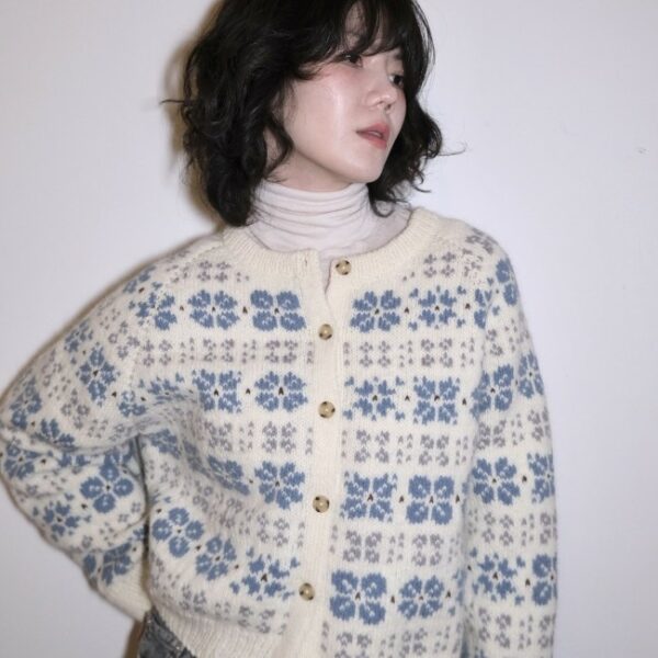 assortiment de fil • Camélia Cardigan • dessiné par Soumine @knits.pourmoi